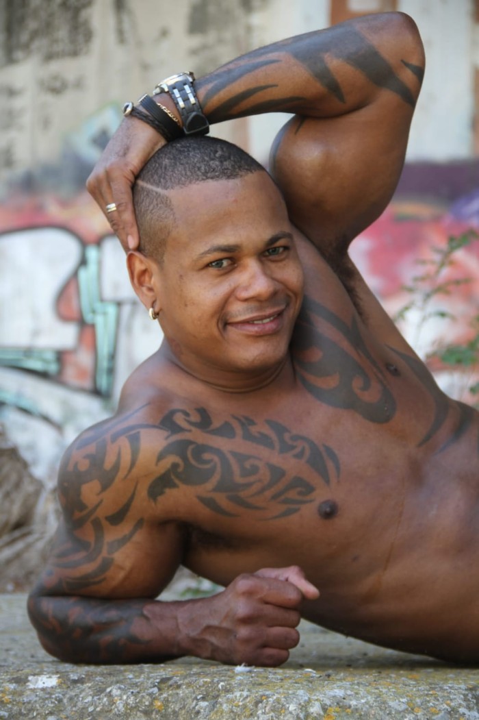 MORENAZO LEO LATINO PARA DIVERTIRNOS