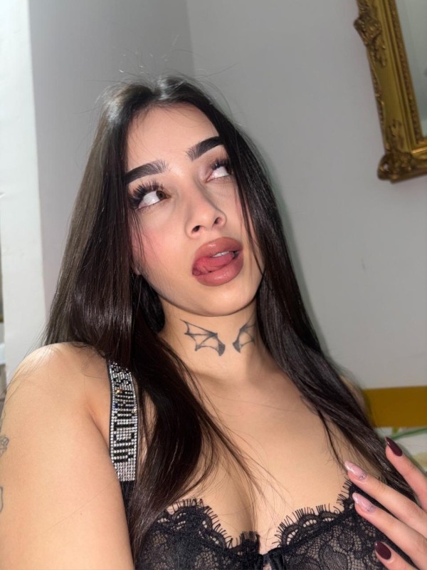 LAUREN COLOMBIANA 20 AÑOS EN ARROYO DE LA MIEL — BENALMÁDENA