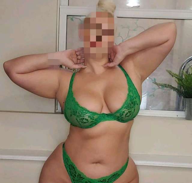 Rusa Atractiva Con Ganas A Todo Fiestera Caliente
