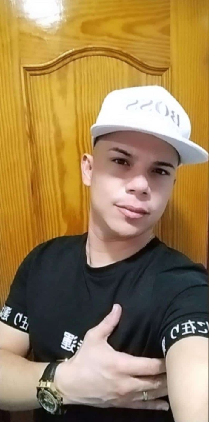 ANTONY GIGOLO PARA HOMBRES PURO PLACER Y  MORBO –