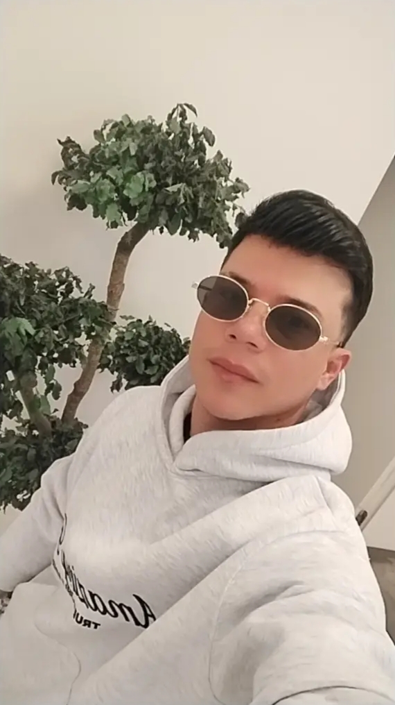 ANTONY GIGOLO PARA HOMBRES PURO PLACER Y MORBO –