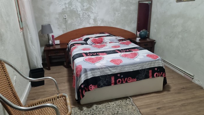 ALQUILER DE HABITACIONES DE LUJO PARA CHICAS 24/7
