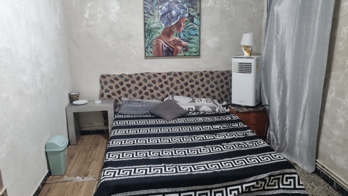 ALQUILER DE HABITACIONES DE LUJO PARA CHICAS 24/7