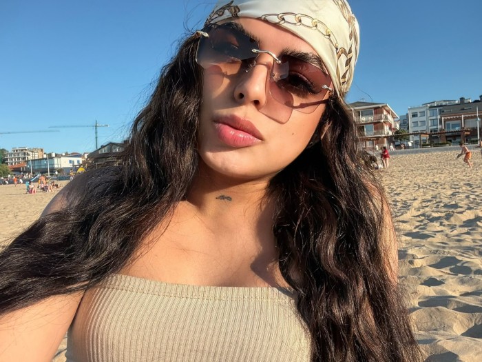HERMOSA JOVENCITA CON RICA SORPRESA PARA TI