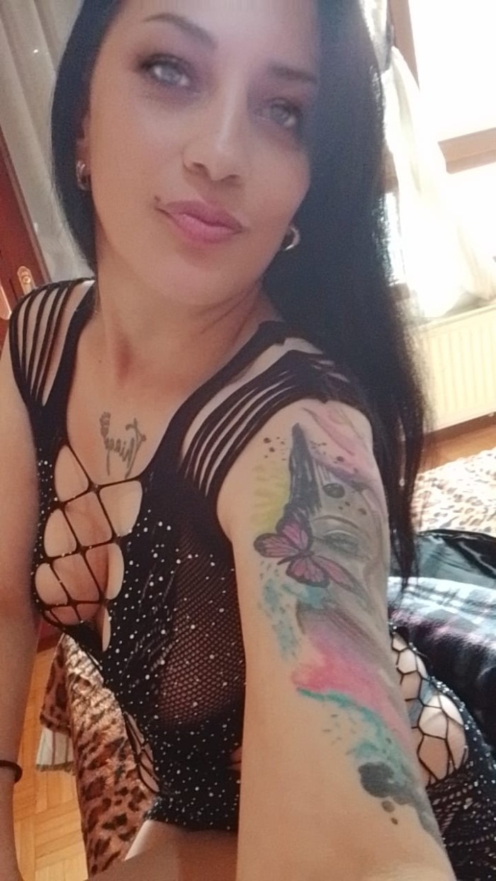 Recién llegada fiestera y con ganas de todo