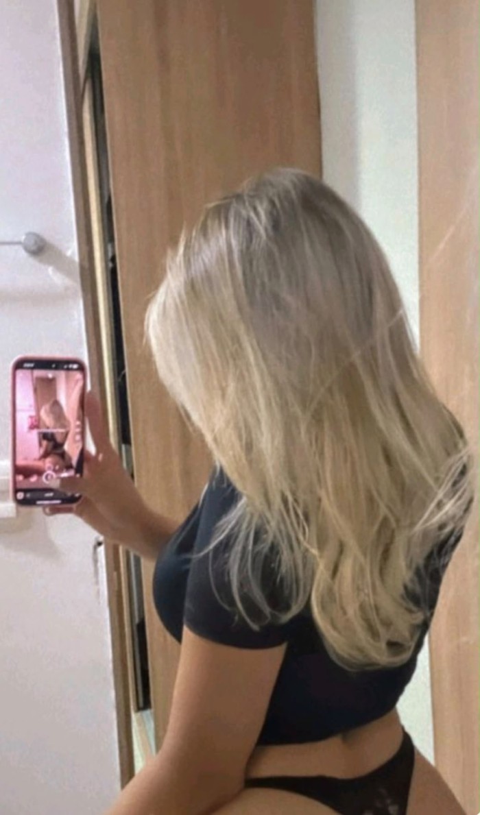 Jovencita española tatuada