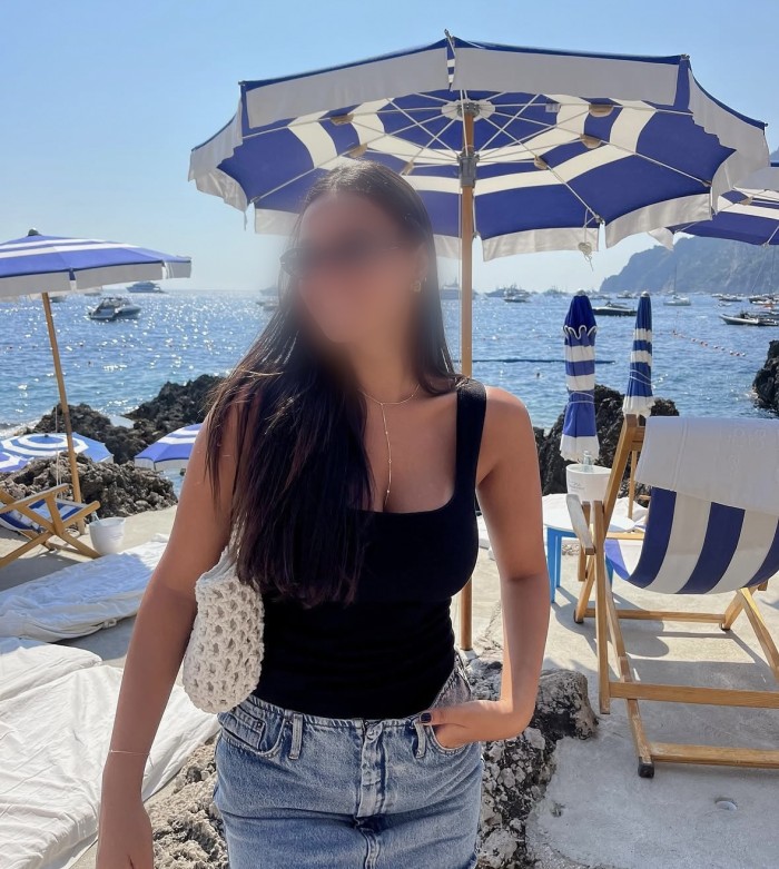 Leyla, joven marroquí desde solo 15 euros!