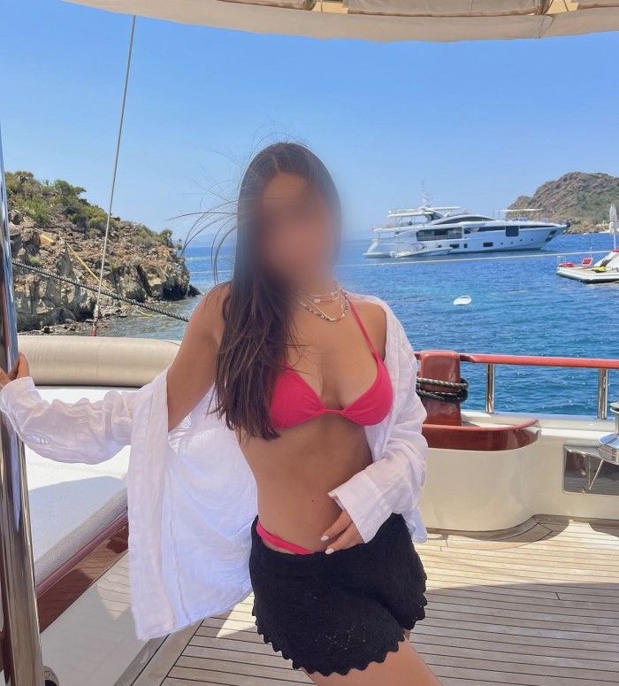 Leyla, joven marroquí desde solo 15 euros!