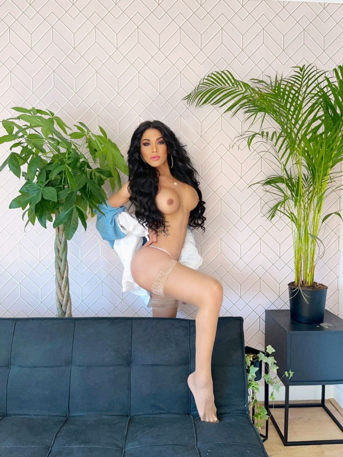 Roxana Latina Súper Activa y Caliente