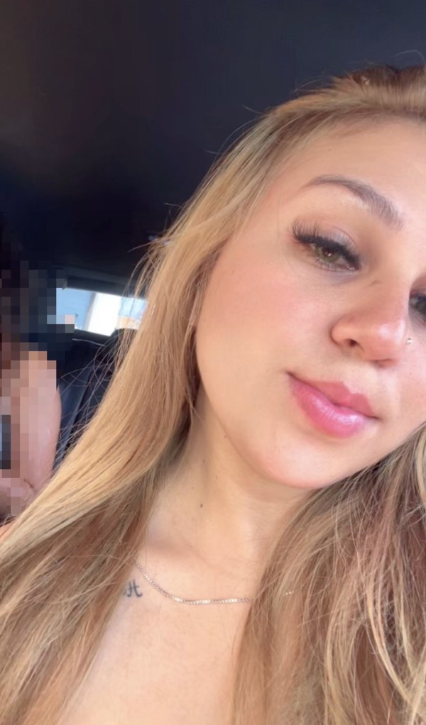 Sexy jovencita brasileña adicta al sexo