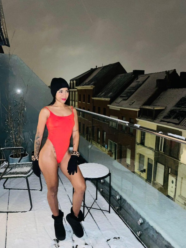 ISABELLA CAĆERA Y TRAVIESA LATINA EN BENIDORM
