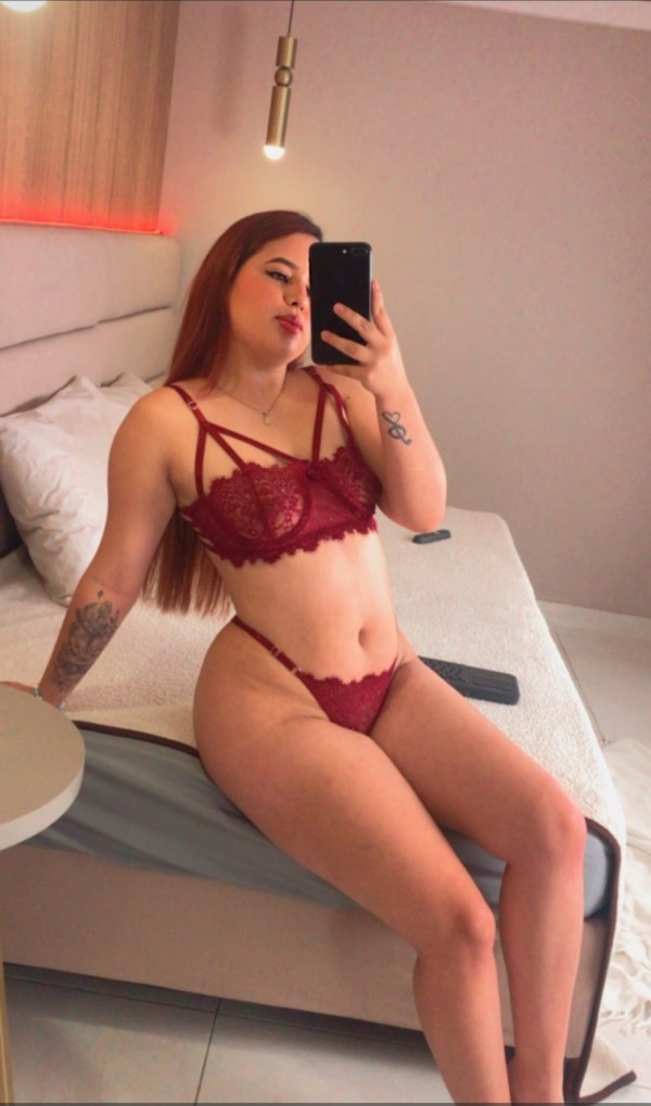 ESTOY EN SalouBELLA COLOMBIANA SOFIA 22 AÑOS PRIMERA VEZ EN Salou