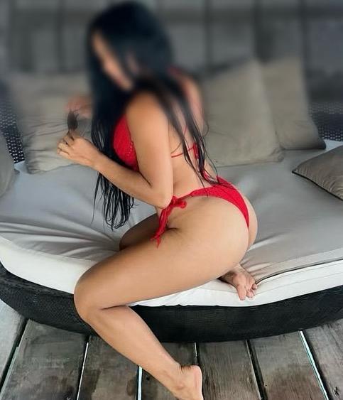 PRECIOSA MUJER COLOMBIANA 33 AÑOS SOLO SALIDAS 24H