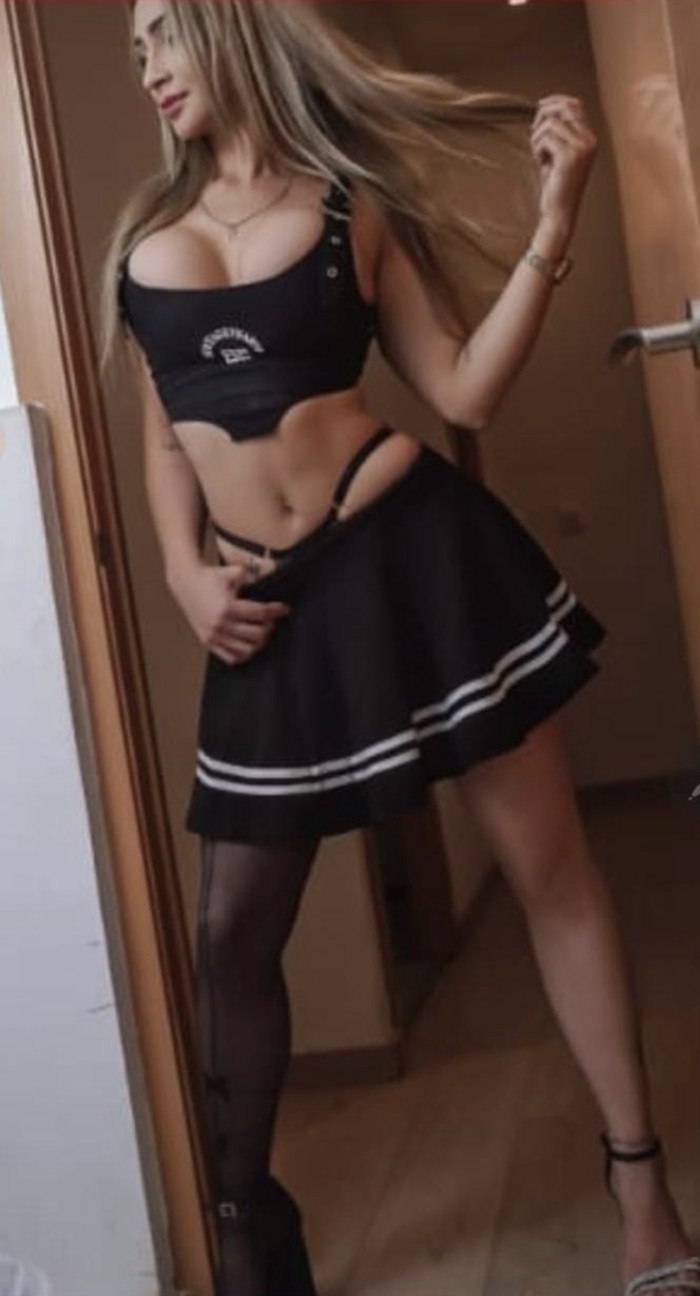 Preciosa colombiana rubia muy sexy