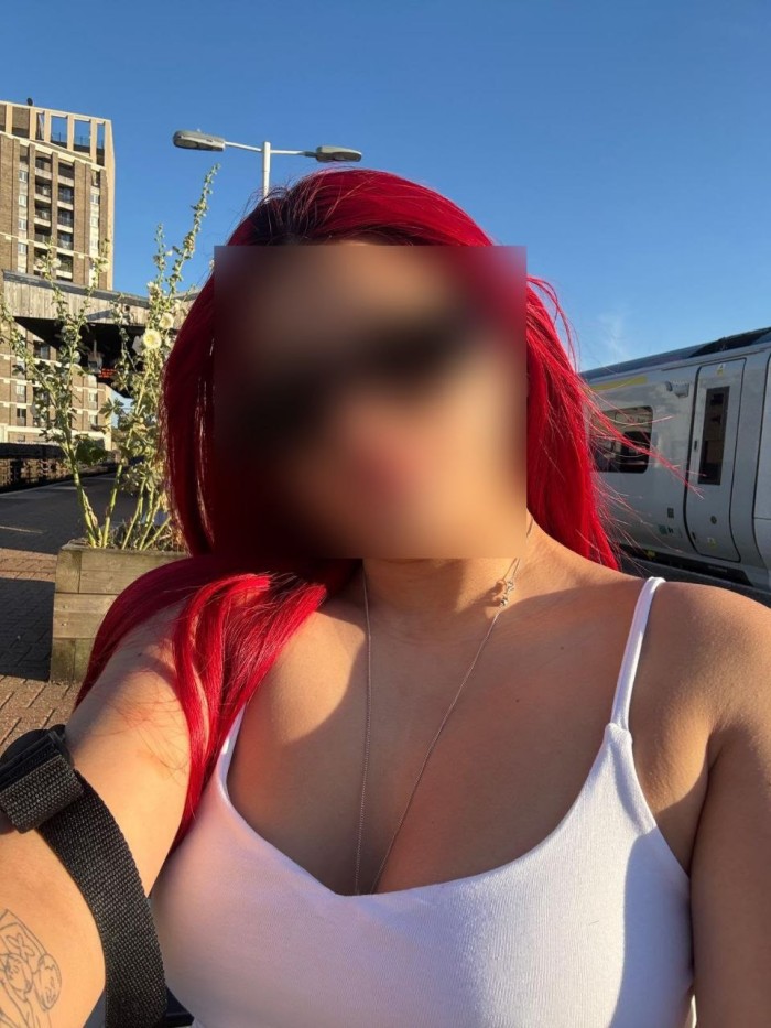 TU PELIRROJA FAVORITA , JOVEN 20 AÑOS
