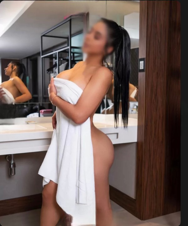 HOLA BABY SOY KARLA  UNA RDIENTE Y LUJURIOSA COLOMB