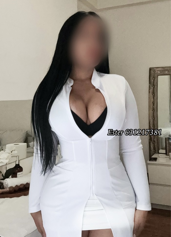 Masajista titulada en camilla  y  AIRE ACONDICIONADO fotos reales 100%