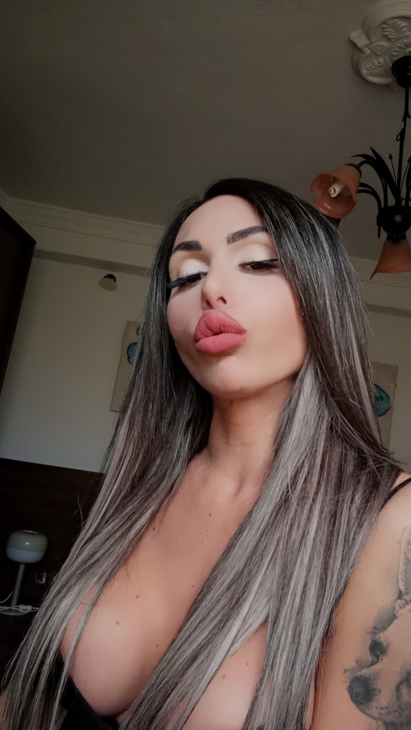 Chica transexual Edurne disponible en cordoba