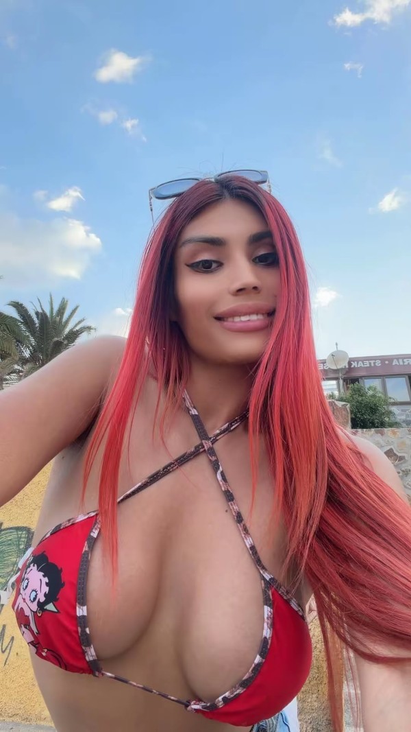 EN LOS CRISTIANOS CHICA TRANS CON GANAS DE FOLLAR