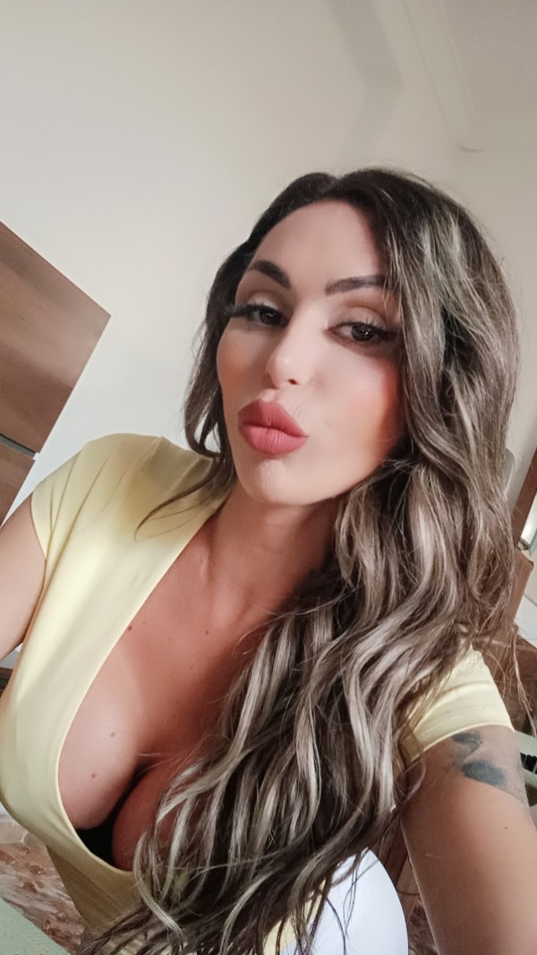 Chica transexual Edurne disponible en cordoba