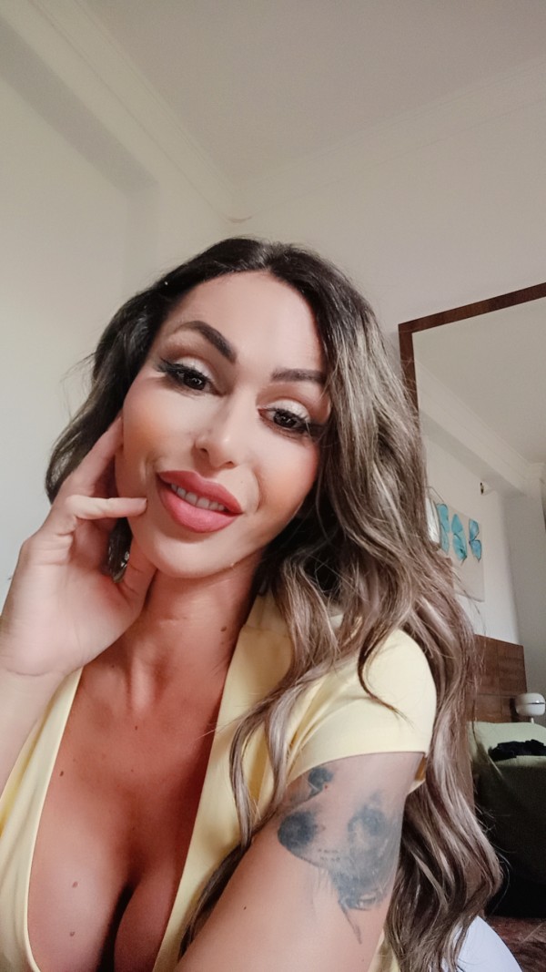 Chica transexual Edurne disponible en cordoba
