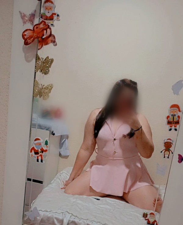 ARDIENTE Y APASIONADA Latina con ricas curvas