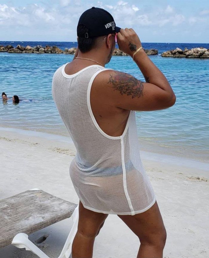 ADRIÁN JOVEN Y DISCRETO