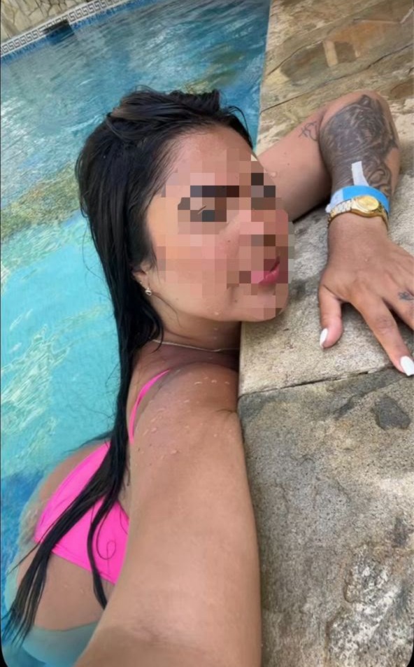ESPECTACULAR MORENA DISCRETA, FIESTERA E INDEPENDIENTE