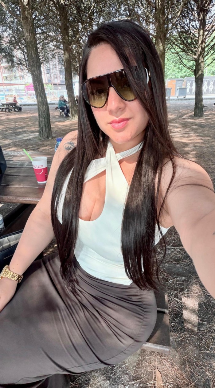 ATREVIDA VENEZOLANA CON ENERGÍA POSITIVA Y ENCANTO