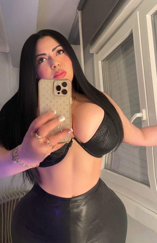 ERIKA colombiana Exótica culona y tetóna Mamasita