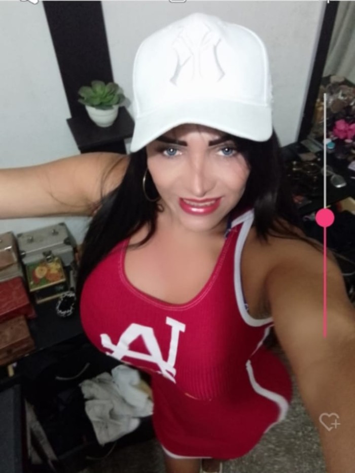 TRANS FEMENINA, CAÑERA SEXY TETONA DISCRETA EN VIGO