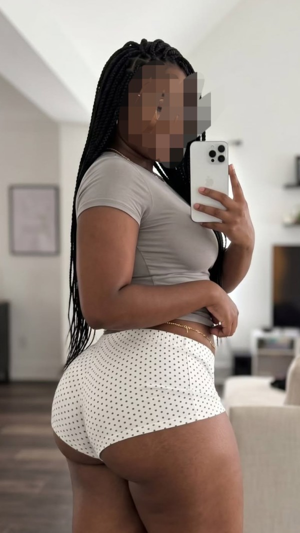 MORENA MUY GUAPA DE REGRESO POR ALCAZAR