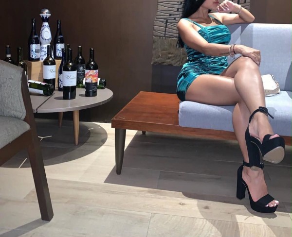 ALEXA LA CHICA DE TUS SUEÑOS LLAMAME