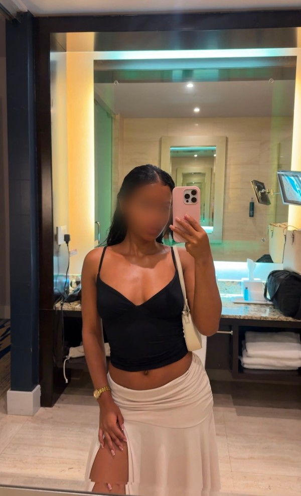 SOFHIA FIESTERA NOVEDAD DE PASO POR SEVILLA,TE VOVERE LOQUITO