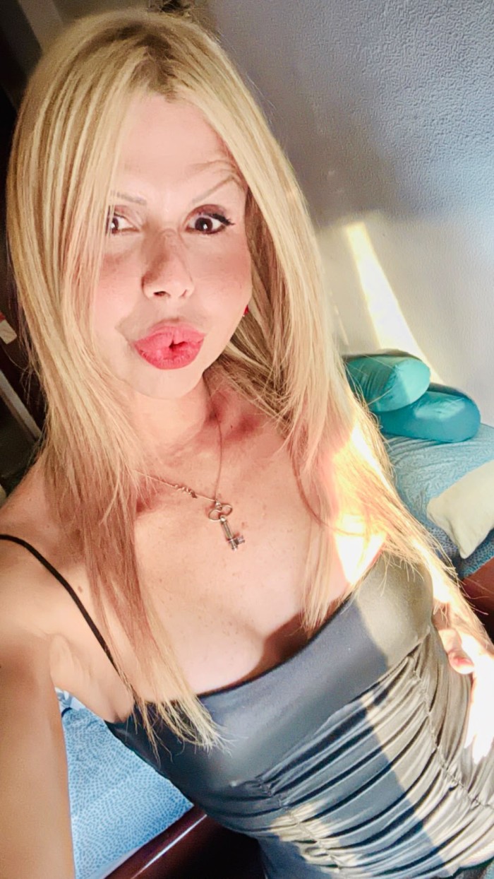 CIBELLE LA RUBIA BOMBA SEXY SEXO COMPLETO CON TRAT