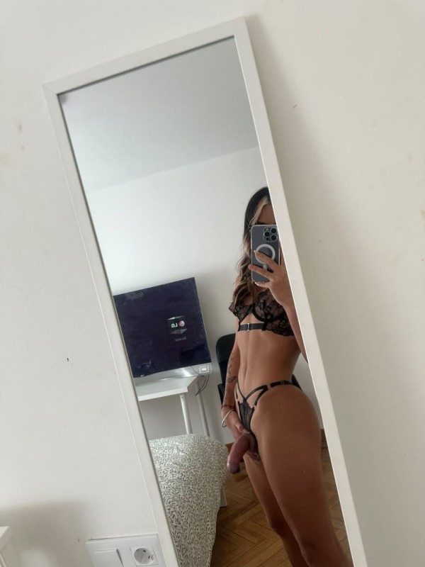Jovencita trans con ganas de sexo, fiesta y más