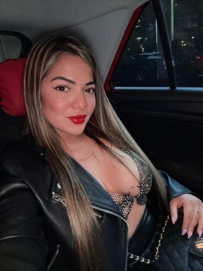 SOY ANDREA, COLOMBIANA CALUROSA QUE CUMPLE