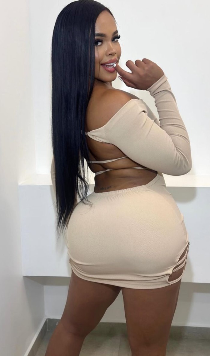Complaciente dispuesta al placer jovencita ardient