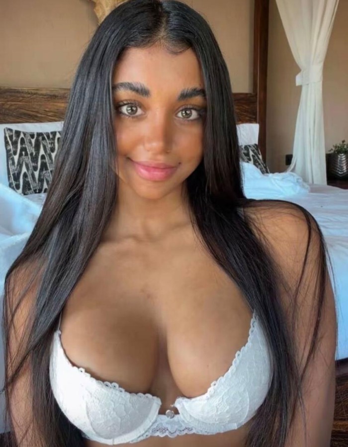 Unica en Salou coqueta latina colombiana