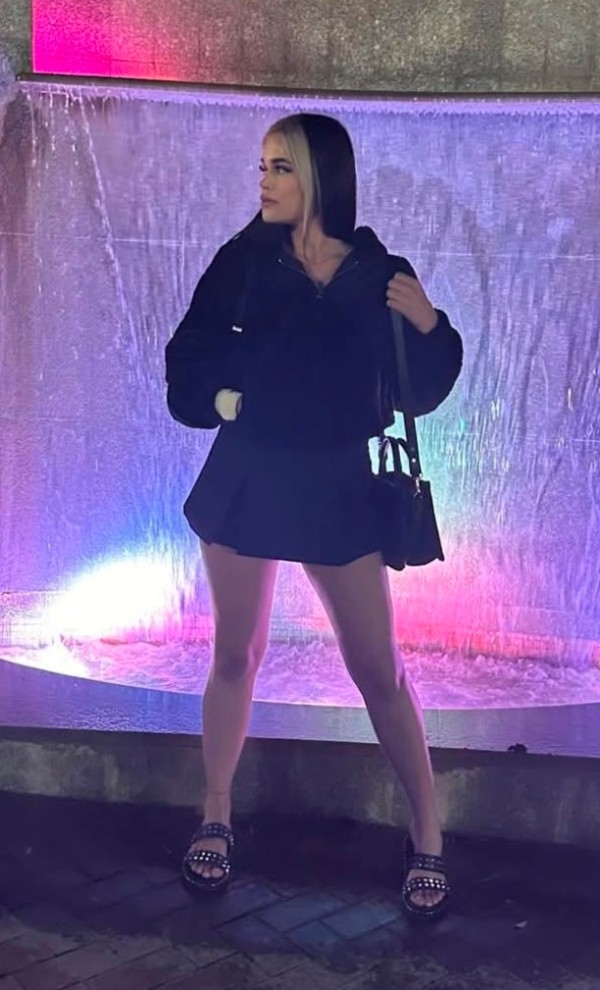jovencita nivel VIP, rubia morosa y caliente