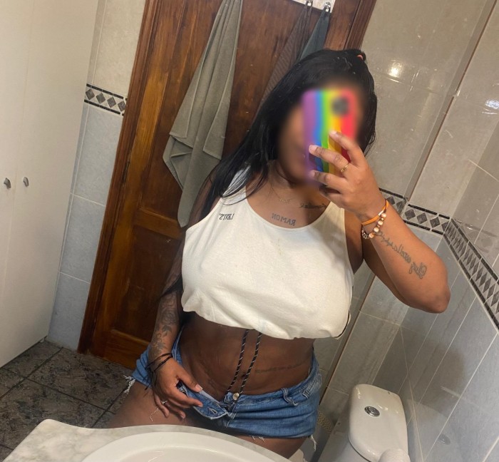 EN LAS HUESAS MORENAZA CACHONDITA CON GANAS DE SEX