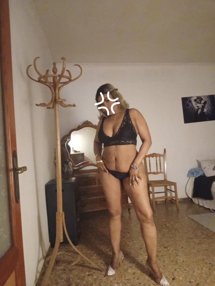 BÁRBARA, TRAVESTI ITALIANA MUY COMPLACIENTE Y DOTA