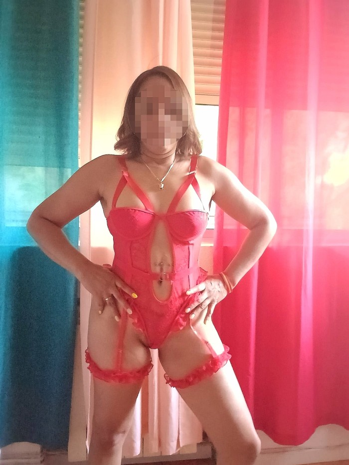 Latina madurita guapísima foto real