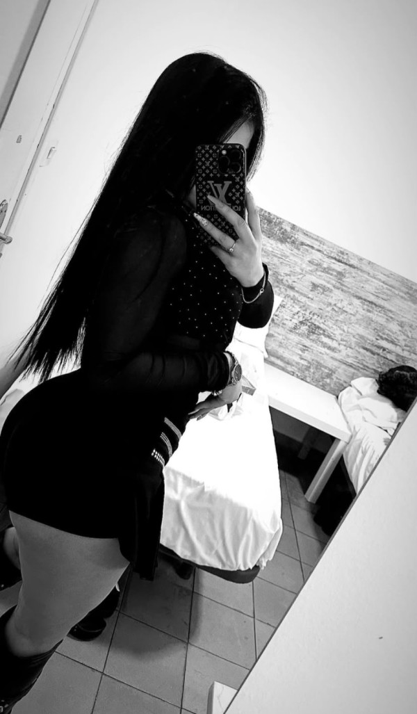 Ara Latina guapa tetona y culona