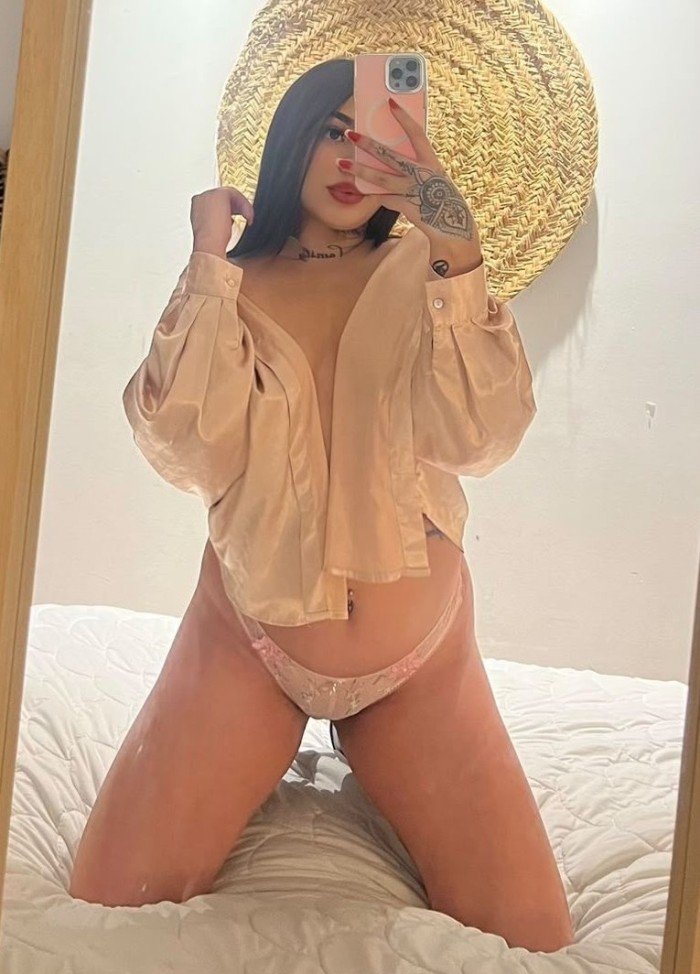 ARDIENTE Y MUY PIJA