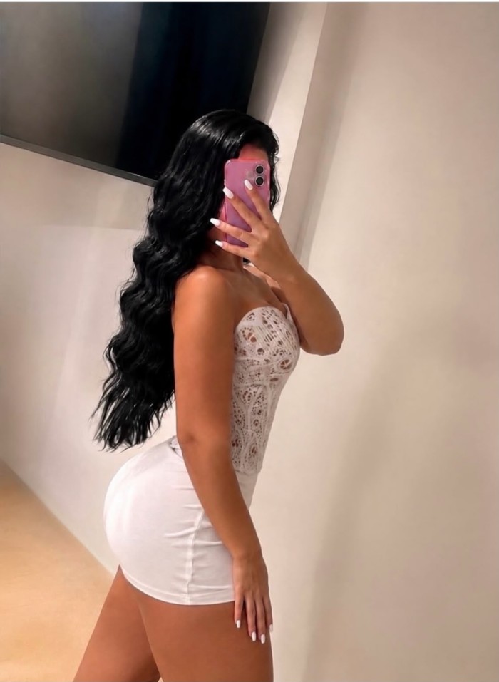 EN BALOS SENSUAL Y TRAVIESA MUÑEQUITA VIP