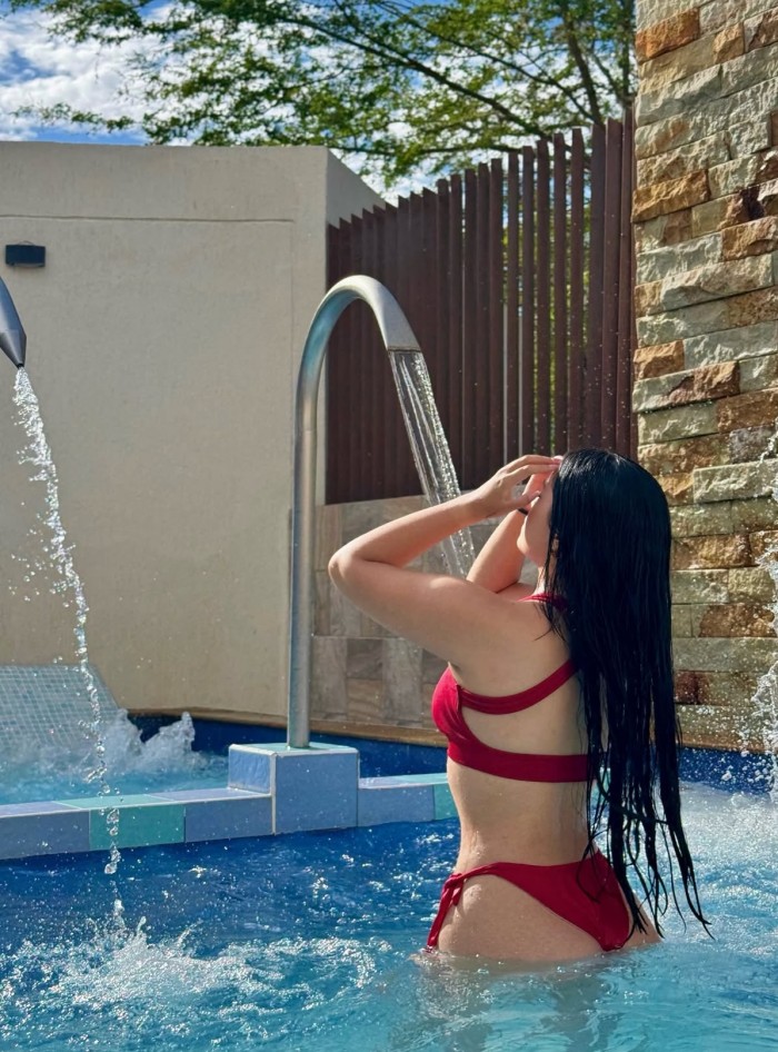 EN BALOS SENSUAL Y TRAVIESA MUÑEQUITA VIP