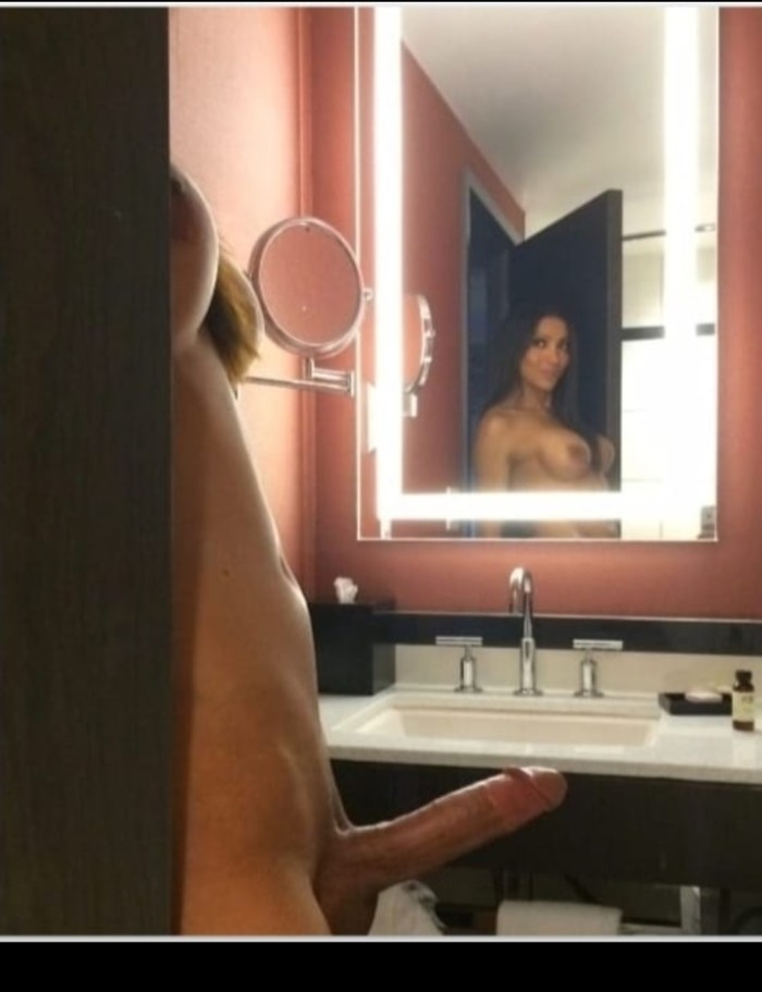 Guapa femenina brasileña