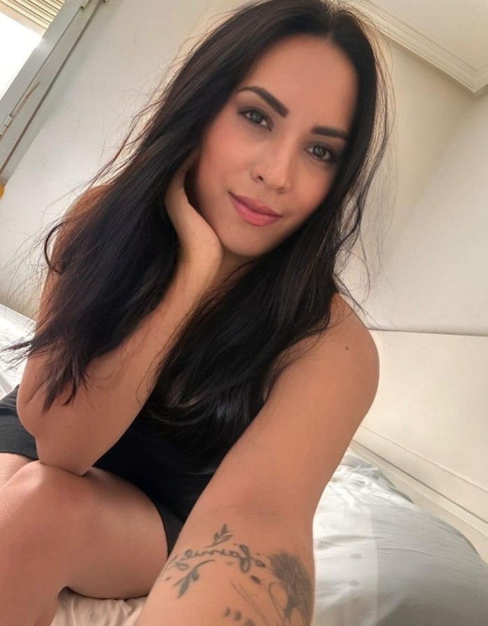 Chica latina dulce y cariñosa en Albacete