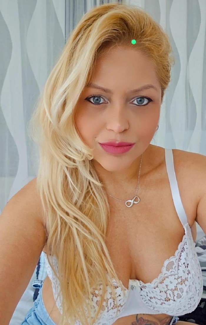hola mis amores soy una chica brasileña guapa